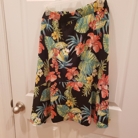 Signature Collection Dresses & Skirts - New! Ladies skirt